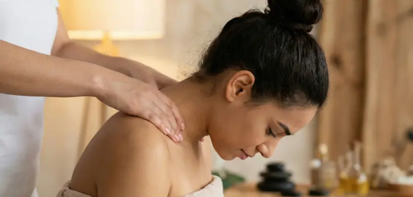 Boyun ve Omuz Ağrıları Neden Olur? Masaj ile Rahatlama Yolları